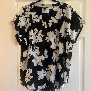 Simply Vera Vera Wang Black and White Floral Blouse